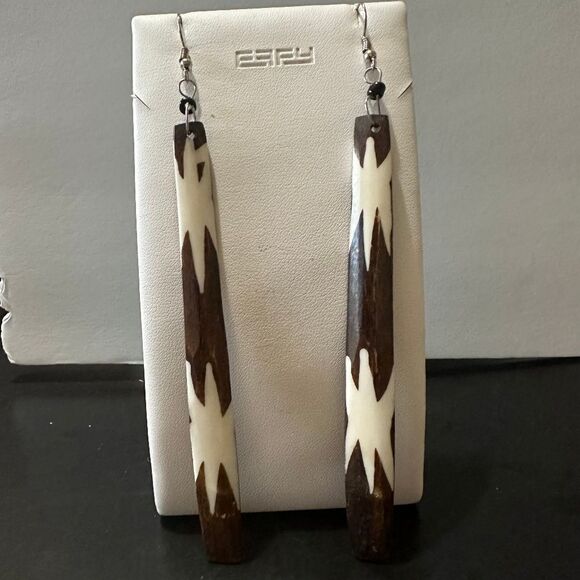 NWOT African Bone Double Star Long Dangling Earrings - Picture 1 of 4